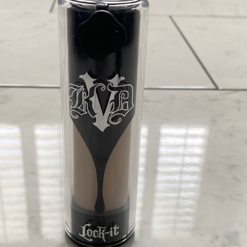Kay Von D Lock-IT Foundation/ Light Neutral 47